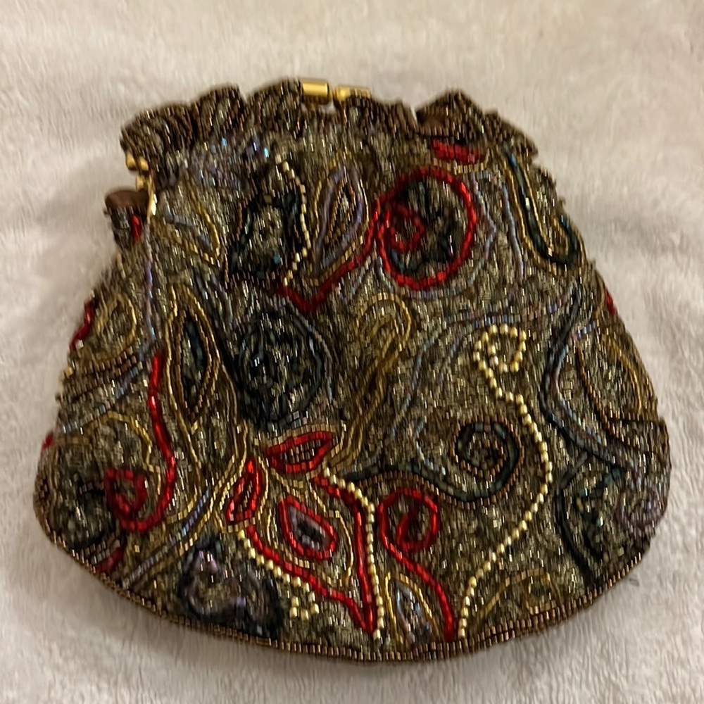 Beaded evening bag with chain strap